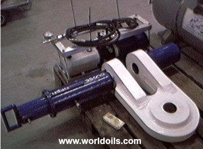 25 to 500 T Capacity ROV / Hydraulic Shackles and Hooks for Rent