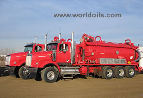 Vacuum trucks 4829 US gallons - for sale